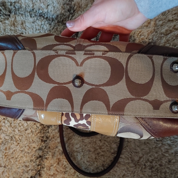 Coach Hamptons Signature Carryall Handbag F13072 - Picture 3 of 16